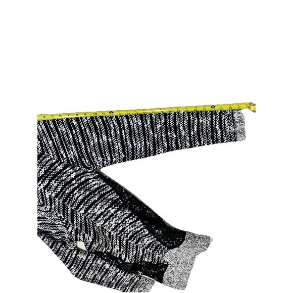 Maurices Black & White Pullover Sweater Size 2 Round Neck Long Sleeve Lace Trim - Picture 5 of 9